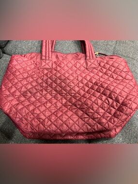 Quilted Women's Tote Bag in Burgundy